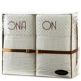 Zestaw prezentowy - komplet 2 szt ręczników dla pary z haftem ONA ON, oryginalny prezent z okazji ślubu, rocznicy - 35 x 30 x 5 cm - kremowy 1