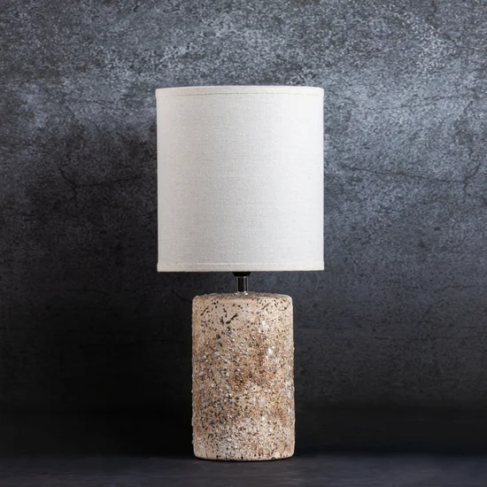 Lampka stołowa NOA 01 na ceramicznej podstawie o strukturze granitu z abażurem z matowej tkaniny - ∅ 20 x 45 cm - kremowy
