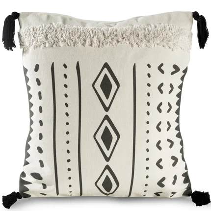 Poszewka dekoracyjna w stylu BOHO z ozdobnymi pomponami z geometrycznym nadrukiem Poszewka dekoracyjna w stylu BOHO z ozdobnymi pomponami z geometrycznym nadrukiem - 45 x 45 cm