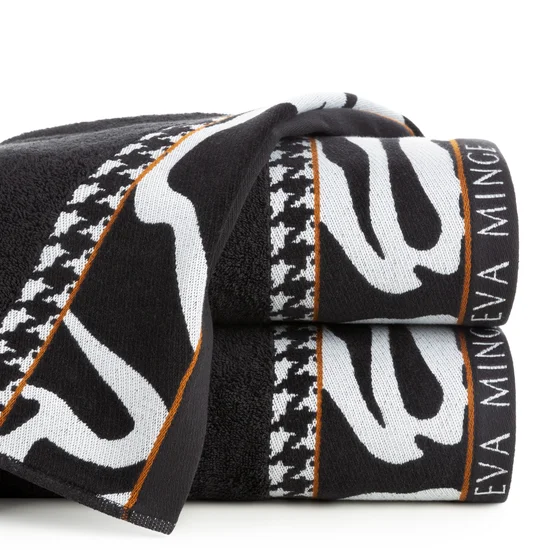 EVA MINGE Ręcznik EVA 6 z puszystej bawełny z bordiurą zdobioną designerskim nadrukiem - 70 x 140 cm - czarny