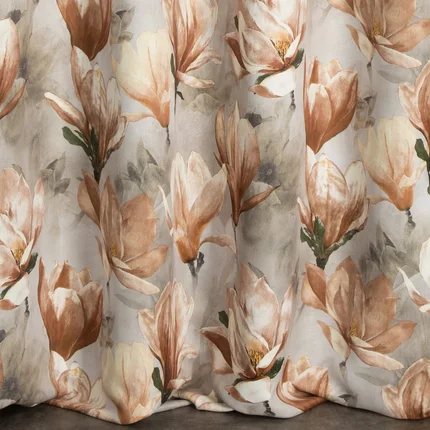 Zasłona zaciemniająca LARI z motywem kwitnących magnolii Zasłona zaciemniająca LARI z motywem kwitnących magnolii - 140 x 250 cm