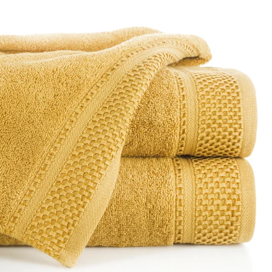 Ręcznik CARLO  z bordiurą z ażurowym wzorem - 70 x 140 cm - musztardowy