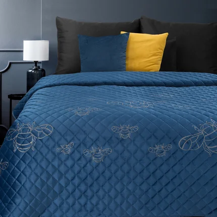 EUROFIRANY PREMIUM Narzuta STELA 1 z welwetu pikowana metodą hot press z motywem pszczoły EUROFIRANY PREMIUM Narzuta STELA 1 z welwetu pikowana metodą hot press z motywem pszczoły - 220 x 240 cm
