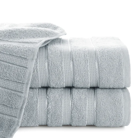 Ręcznik klasyczny podkreślony żakardową bordiurą w pasy - 50 x 90 cm - srebrny