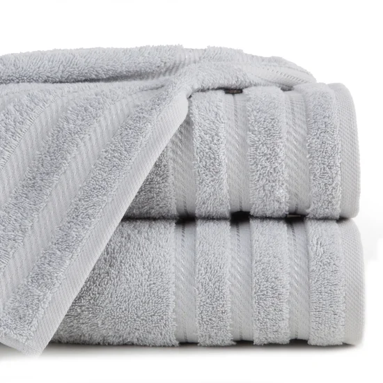 Ręcznik VITO z bawełny podkreślony żakardowymi paskami - 50 x 90 cm - srebrny