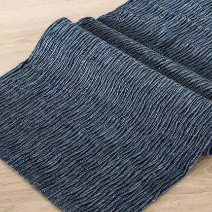 Welwetowy bieżnik ze srebrnym nadrukiem Welwetowy bieżnik ze srebrnym nadrukiem - 40 x 140 cm