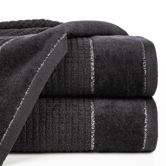 Ręcznik z welurową bordiurą przetykaną błyszczącą nicią - 30 x 50 cm - liliowy