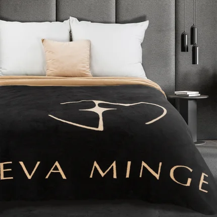 EVA MINGE Miękki dwustronny koc SILK akrylowo-bawełniany z logo i frędzlami EVA MINGE Miękki dwustronny koc SILK akrylowo-bawełniany z logo i frędzlami - 220 x 240 cm