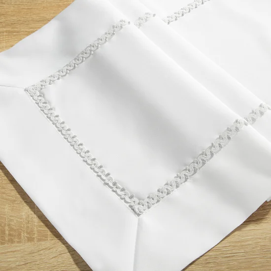 DIVA LINE Bieżnik zdobiony elegancką listwą oraz lamówką ze srebrnymi elementami w eleganckim opakowaniu - 40 x 180 cm - biały