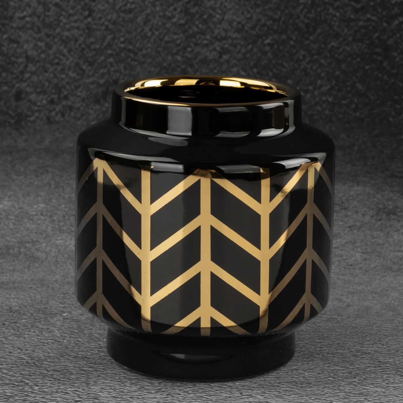 Wazon ceramiczny z geometrycznym wzorem czarno-złoty