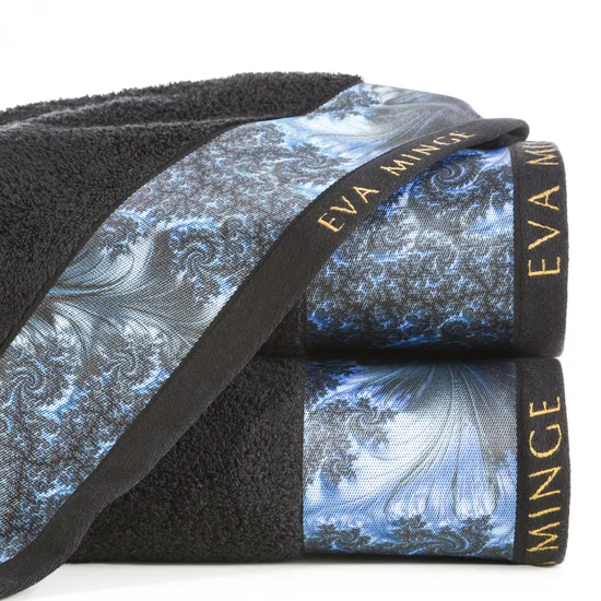 EWA MINGE Ręcznik AISHA  z bordiurą zdobioną designerskim nadrukiem - 50 x 90 cm - czarny
