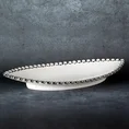 Patera ceramiczna w kształcie łódki ELORA zdobiona na brzegach kółeczkami podkreślonych srebrnym odcieniem - 42 x 20 x 6 cm - biały 1