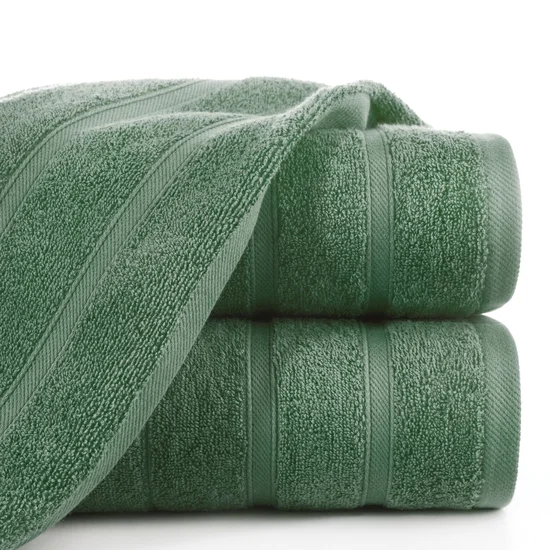 Ręcznik z ozdobną bordiurą w pasy - 50 x 90 cm - butelkowy zielony