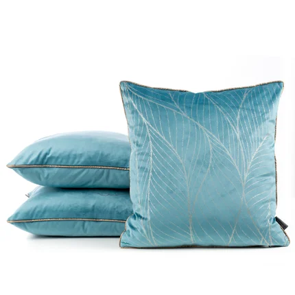 LIMITED COLLECTION Poszewka LOTOS 4 z welwetu z dużym wzorem liści lotosu i wypustką na rogach HARMONIA TURKUSU LIMITED COLLECTION Poszewka LOTOS 4 z welwetu z dużym wzorem liści lotosu i wypustką na rogach HARMONIA TURKUSU - 45 x 45 cm