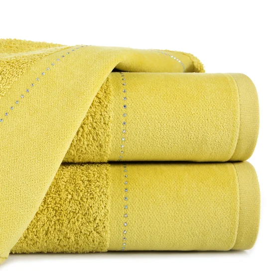 EWA MINGE Ręcznik KARINA w kolorze musztardowym, zdobiony aplikacją z cyrkonii na miękkiej szenilowej bordiurze - 50 x 90 cm - musztardowy