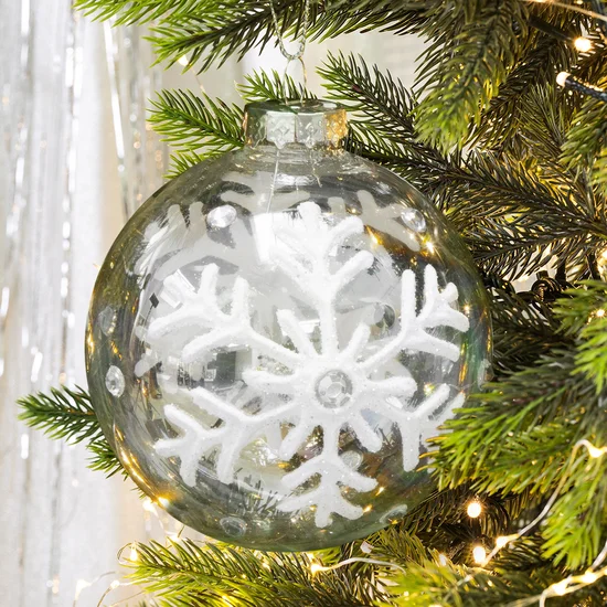 Bombka z transparentnego tęczowego szkła zdobiona śnieżynkami z brokatu oraz kryształkami - ∅ 8 cm - biały