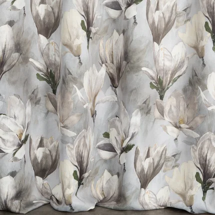Zasłona zaciemniająca LARI z motywem kwitnących magnolii Zasłona zaciemniająca LARI z motywem kwitnących magnolii - 140 x 250 cm