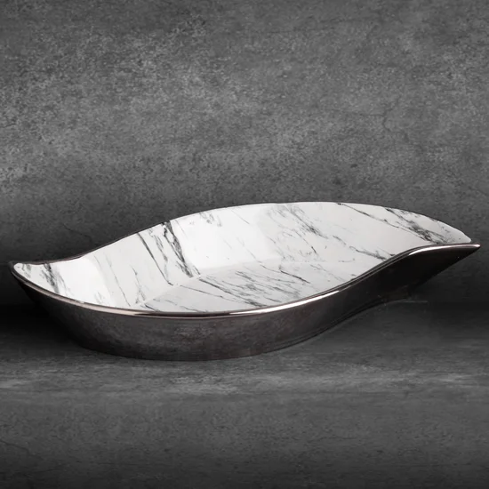 Patera ceramiczna SANA w kształcie łódki z marmurkowym wzorem - 36 x 19 x 6 cm - biały