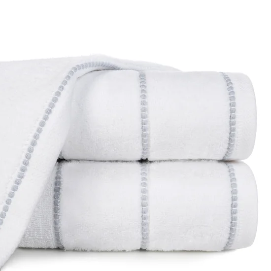 Ręcznik MARI z welurową bordiurą - 70 x 140 cm - biały