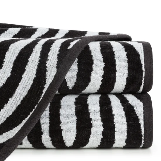 Ręcznik ZEBRA z motywem zwierzęcych pasów - 50 x 90 cm - biały