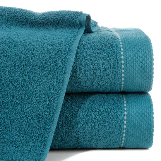 Ręcznik DAISY z bordiurą podkreśloną kontrastującym stebnowaniem - 100 x 150 cm - turkusowy