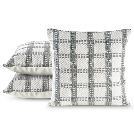 Poszewka dekoracyjna BOHO z strukturalnej tkaniny Poszewka dekoracyjna BOHO z strukturalnej tkaniny - 45 x 45 cm