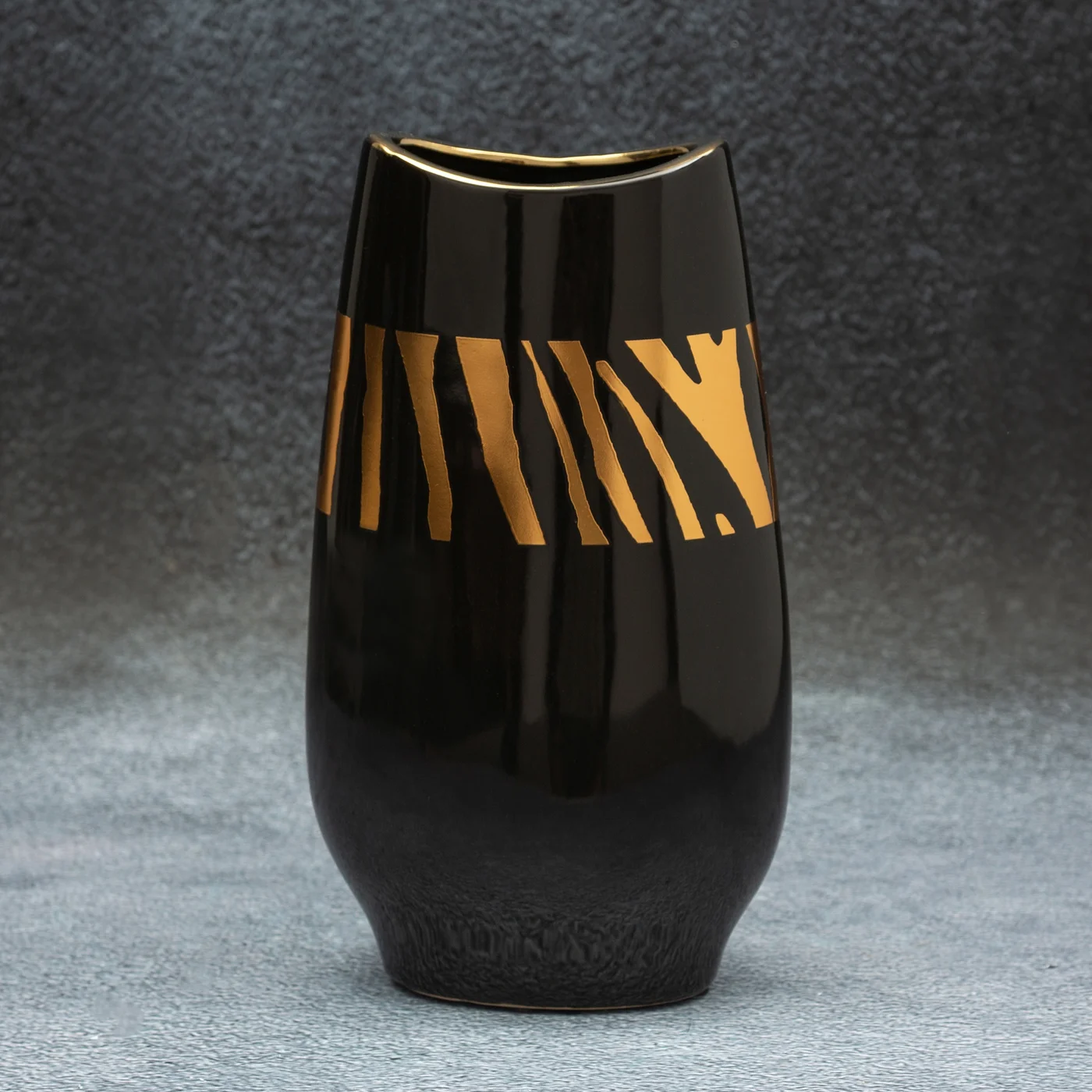 Wazon ceramiczny SELENA  czarny ze złotym zdobieniem