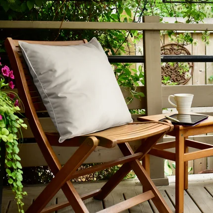 Poszewka GARDEN na taras oraz balkon z tkaniny wodoodpornej Poszewka GARDEN na taras oraz balkon z tkaniny wodoodpornej - 45 x 45 cm