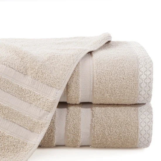 Ręcznik z żakardową bordiurą w pasy - 70 x 140 cm - beżowy