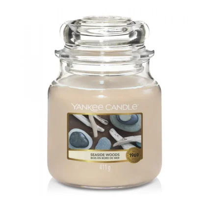 YANKEE CANDLE - Średnia świeca zapachowa w słoiku - Seaside Woods YANKEE CANDLE - Średnia świeca zapachowa w słoiku - Seaside Woods - ∅ 11 x 13 cm