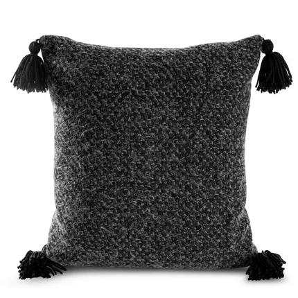 Poszewka ASLI z grubej tkaniny strukturalnej z dodatkiem wełny z chwostami na rogach Poszewka ASLI z grubej tkaniny strukturalnej z dodatkiem wełny z chwostami na rogach - 45 x 45 cm