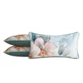 Dwustronna poduszka  ALINE z wypełnieniem,  z luksusowego welwetu z malarskim nadrukiem  wiosennych kwiatów i wypustką na brzegach - 30 x 60 cm - jasnoniebieski 2