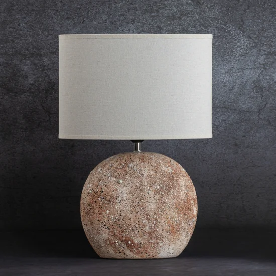Lampka stołowa GASPAR na kulistej ceramicznej podstawie z abażurem z matowej tkaniny - 34 x 16 x 51 cm - kremowy