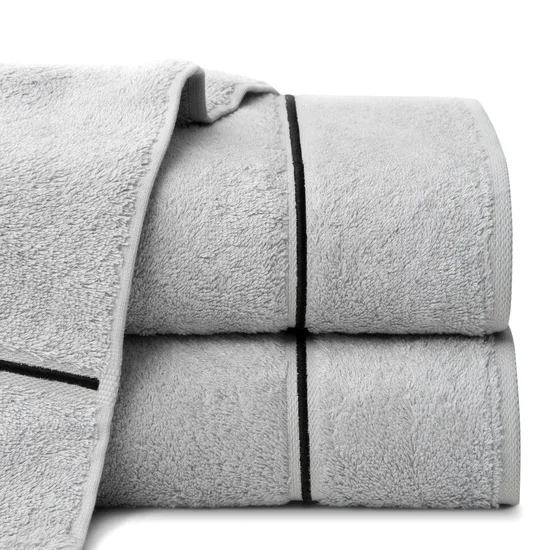 Klasyczny ręcznik BAMBO z paskiem - 70 x 140 cm - srebrny