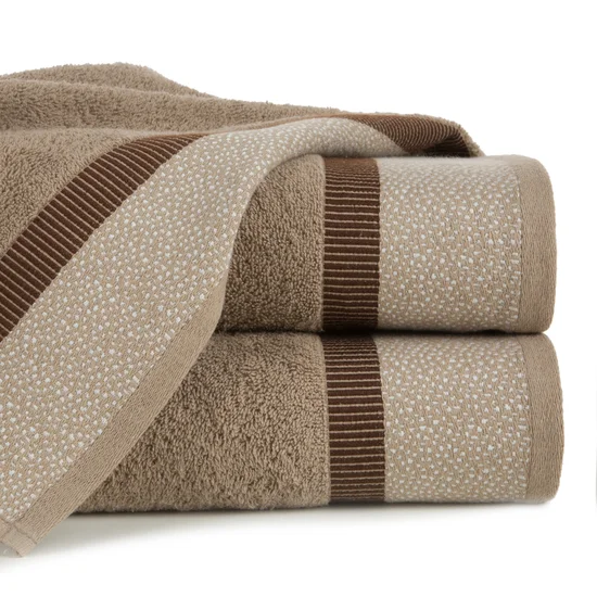 Ręcznik MARIT z ozdobną bordiurą z drobnym żakardowym wzorem - 50 x 90 cm - ciemnobeżowy
