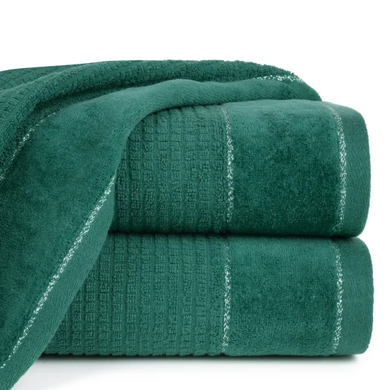 Ręcznik z welurową bordiurą przetykaną błyszczącą nicią - 30 x 50 cm - butelkowy zielony