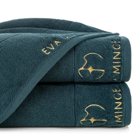 EVA MINGE Ręcznik GAJA z bawełny frotte z welwetową bordiurą i haftem z logo kolekcji - 50 x 90 cm - ciemnozielony