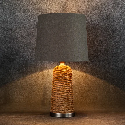 Lampa ARLO w stylu boho z plecionej podstawy i matowego abażuru Lampa ARLO w stylu boho z plecionej podstawy i matowego abażuru - ∅ 32 x 71 cm