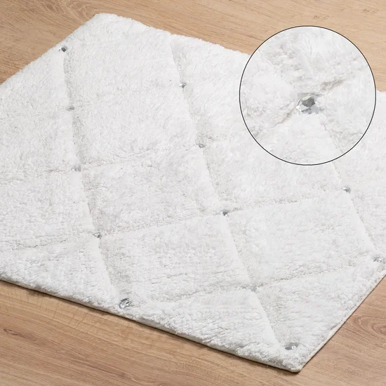 Miękki bawełniany dywanik CHIC zdobiony geometrycznym wzorem z kryształkami - 60 x 90 cm - biały
