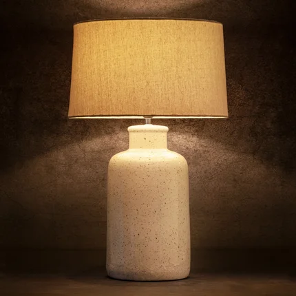 Lampka stołowa RUBI na ceramicznej podstawie z abażurem z matowej tkaniny Lampka stołowa RUBI na ceramicznej podstawie z abażurem z matowej tkaniny - ∅ 43 x 70 cm