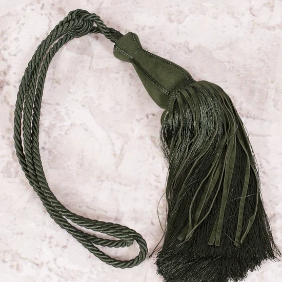 Dekoracyjny sznur do upięć z chwostem z efektownymi frędzlami z tkaniny - 80 cm - butelkowy zielony