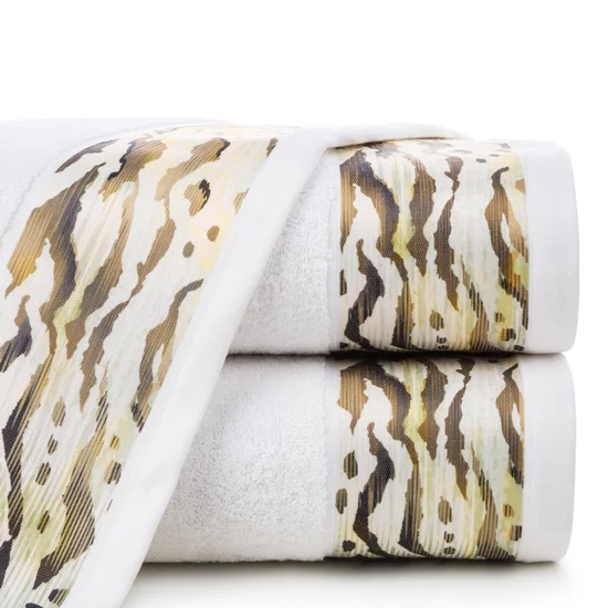 EVA MINGE Ręcznik CECIL z bordiurą zdobioną fantazyjnym nadrukiem z cętkami - 50 x 90 cm - biały