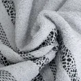 Ręcznik TESSA z bordiurą w cętki inspirowany dziką naturą - 70 x 140 cm - jasnopopielaty 5