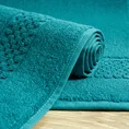 Lekki, chłonący wodę dywanik łazienkowy CALEB z bawełny zdobiony pasem wzoru w krateczkę - 50 x 70 cm - turkusowy 1