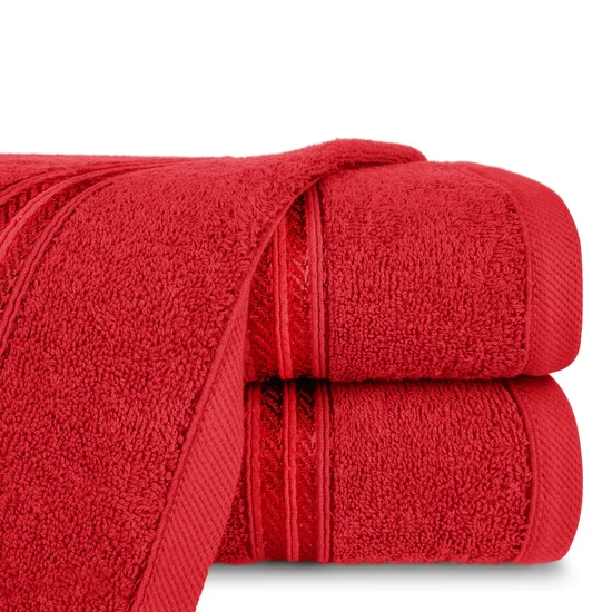 Ręcznik z bordiurą podkreśloną błyszczącą nicią - 70 x 140 cm - czerwony