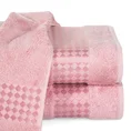 Ręcznik BAMBO02 w kolorze różowym, z domieszką włókien bambusowych, z ozdobną bordiurą z geometrycznym wzorem - 70 x 140 cm - różowy 1