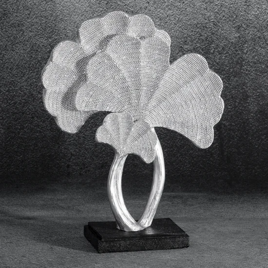 Liście miłorzębu - figurka dekoracyjna ELDO o drobnym strukturalnym wzorze, srebrna - 25 x 9 x 32 cm - srebrny