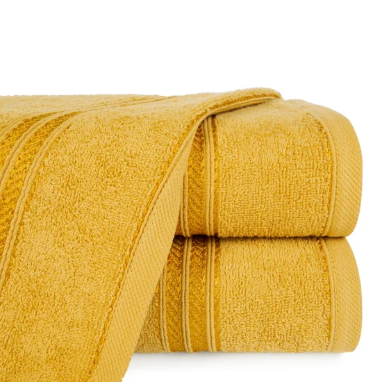 Ręcznik LORI z bordiurą podkreśloną błyszczącą nicią - 50 x 90 cm - musztardowy