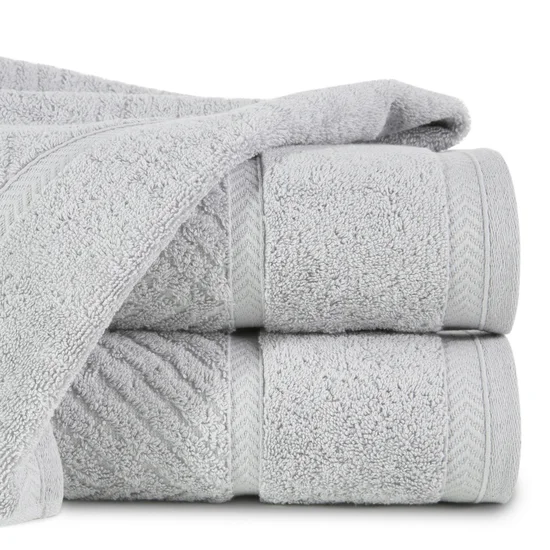 REINA LINE Ręcznik z bawełny zdobiony wzorem w zygzaki z gładką bordiurą - 70 x 140 cm - srebrny