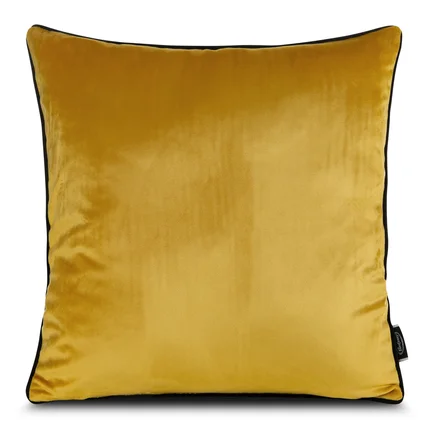 Poszewka dekoracyjna MADIE z miękkiego welwetu wykończona lamówką Poszewka dekoracyjna MADIE z miękkiego welwetu wykończona lamówką - 45 x 45 cm